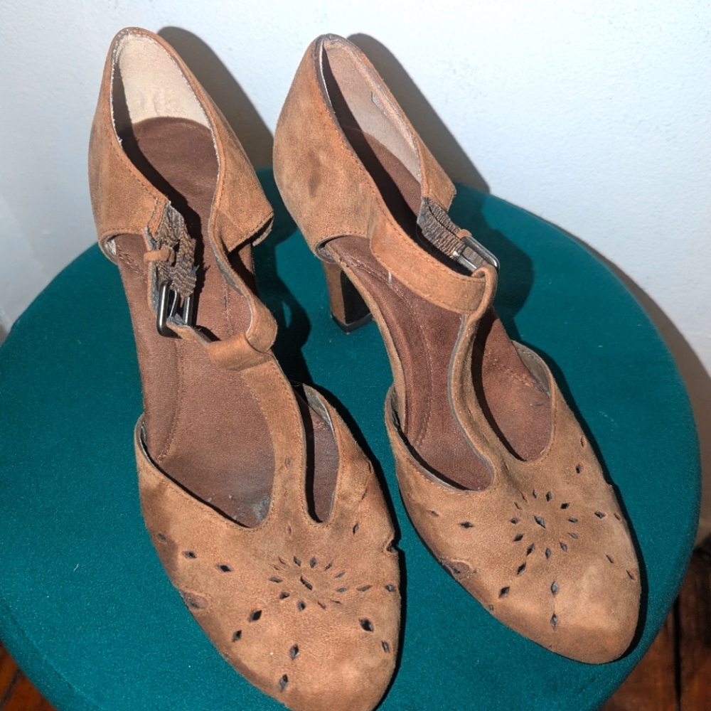 AEROSOLES Grapevine Brown Sandals 7M